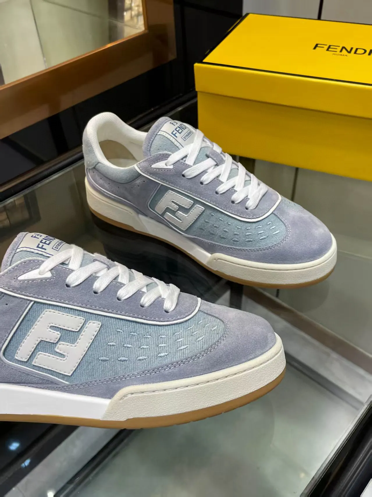 Factory price: 600💰Top version for couples Fendi 2025 New Year Hot Series [Couples👫Casual Sports Shoes] FD match Original Purchased One to One Reproduction The first sports shoe fendi match created by designer Kim Jones and Donkey Brand Trainer basketball sneakers, fresh blood injected with FF retro design Super good-looking and versatile, the upper is made of cowhide and cowhide splicing combination, with raised double F on the side The logo lining is made of terry velvet ✔️ Super soft on the feet, lightweight, comfortable to match with sweatshirts, Fabric: Cowhide ➕ Cow color matching, Outsole: Original open mold multi-color color matching sole, Packaging: Original full set of packaging, Size: Women's 35-40 / Men's 38-44, customized 45